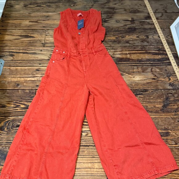 NEW Women Cropped Sleeveless Red Denim Jumpsuit Size 2 - Universal Thread NWT - Picture 1 of 7